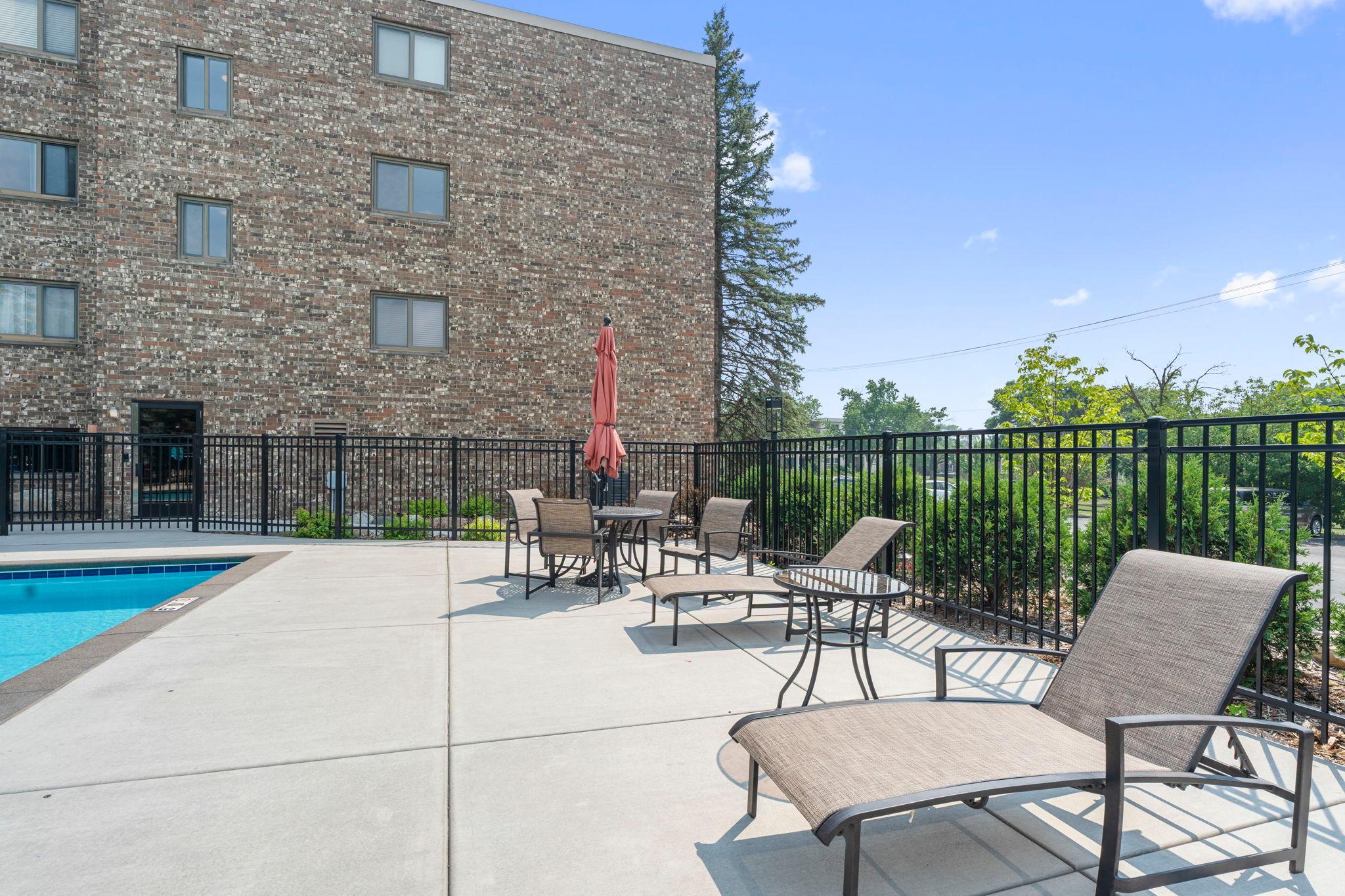 44-web-or-mls-4120 Parklawn Ave 231-60.jpg