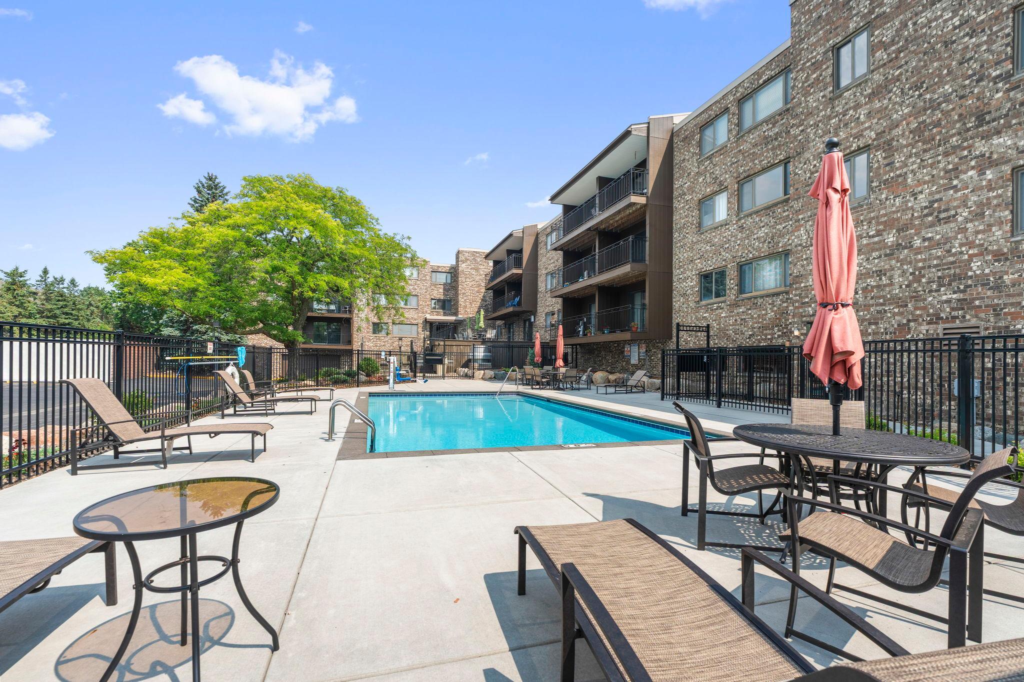 45-web-or-mls-4120 Parklawn Ave 231-65.jpg