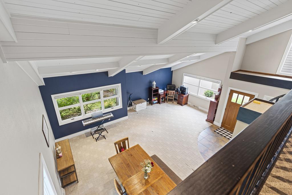 Love the vaulted ceiling