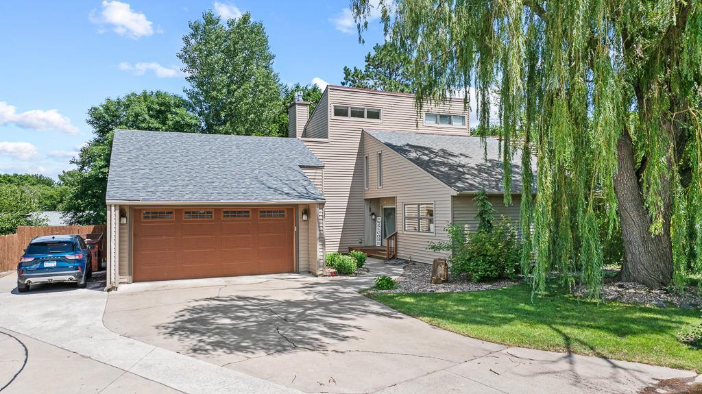 Welcome to 709 Sunrise Blvd! Homes like this do not come around often!