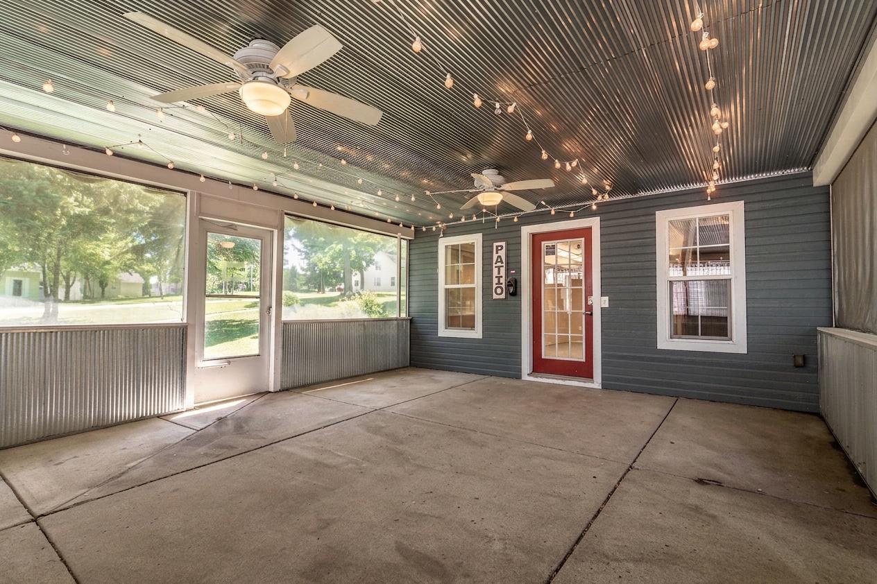 Lower level patio - personal items removed - Ai
