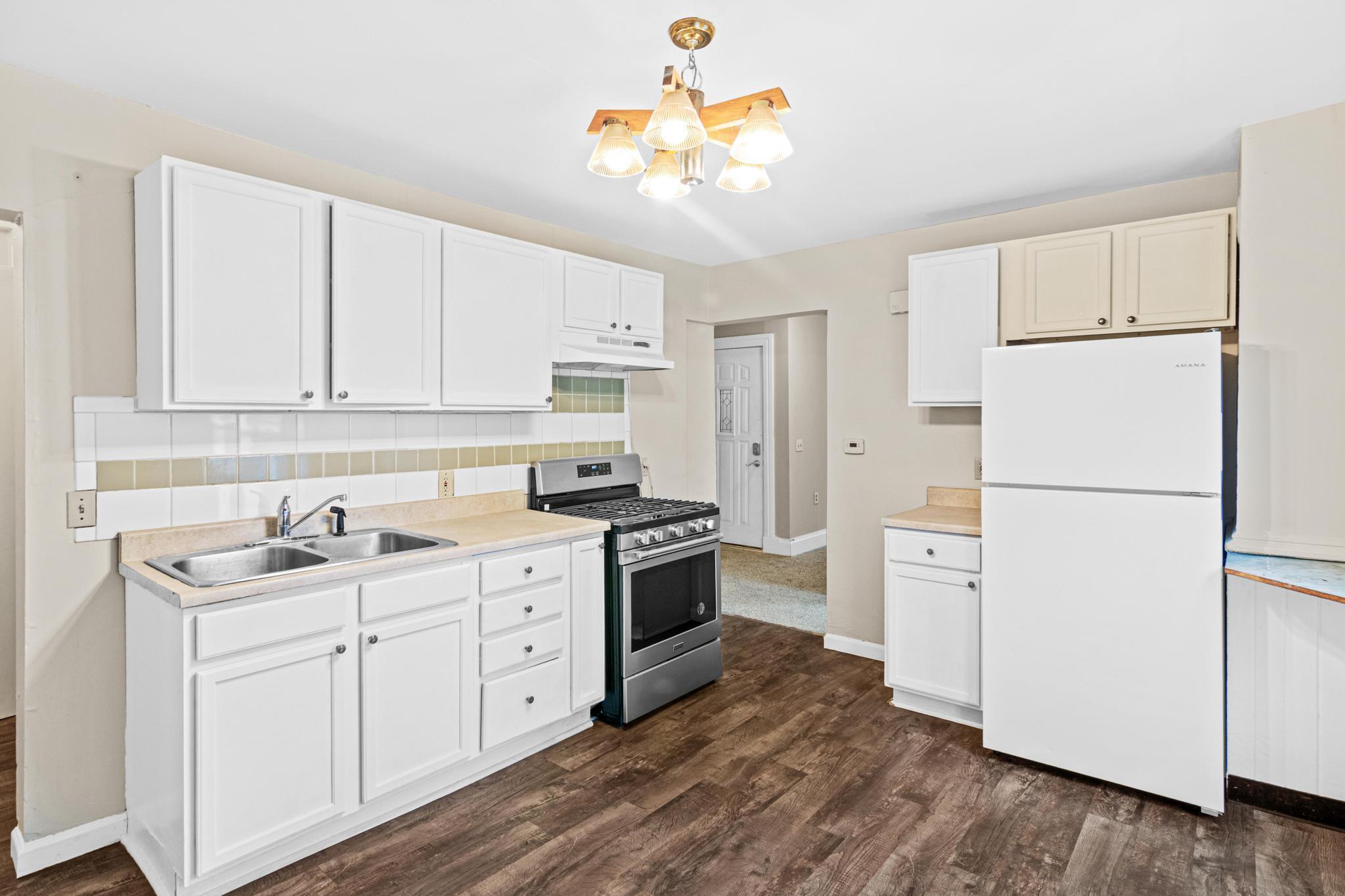 Apt 2 kitchen
