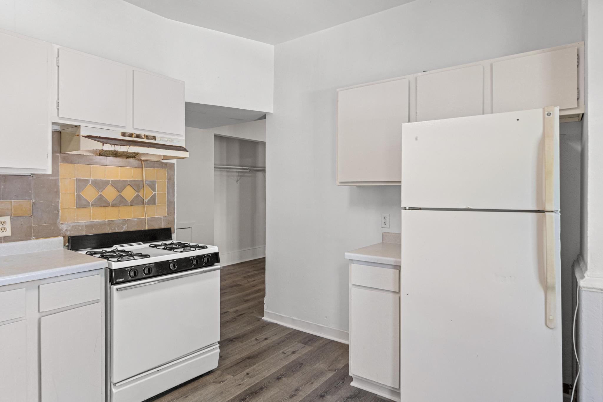 Apt 1 kitchen