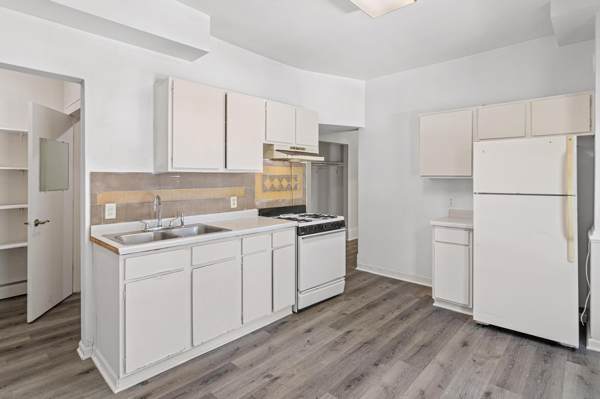Apt 1 Kitchen