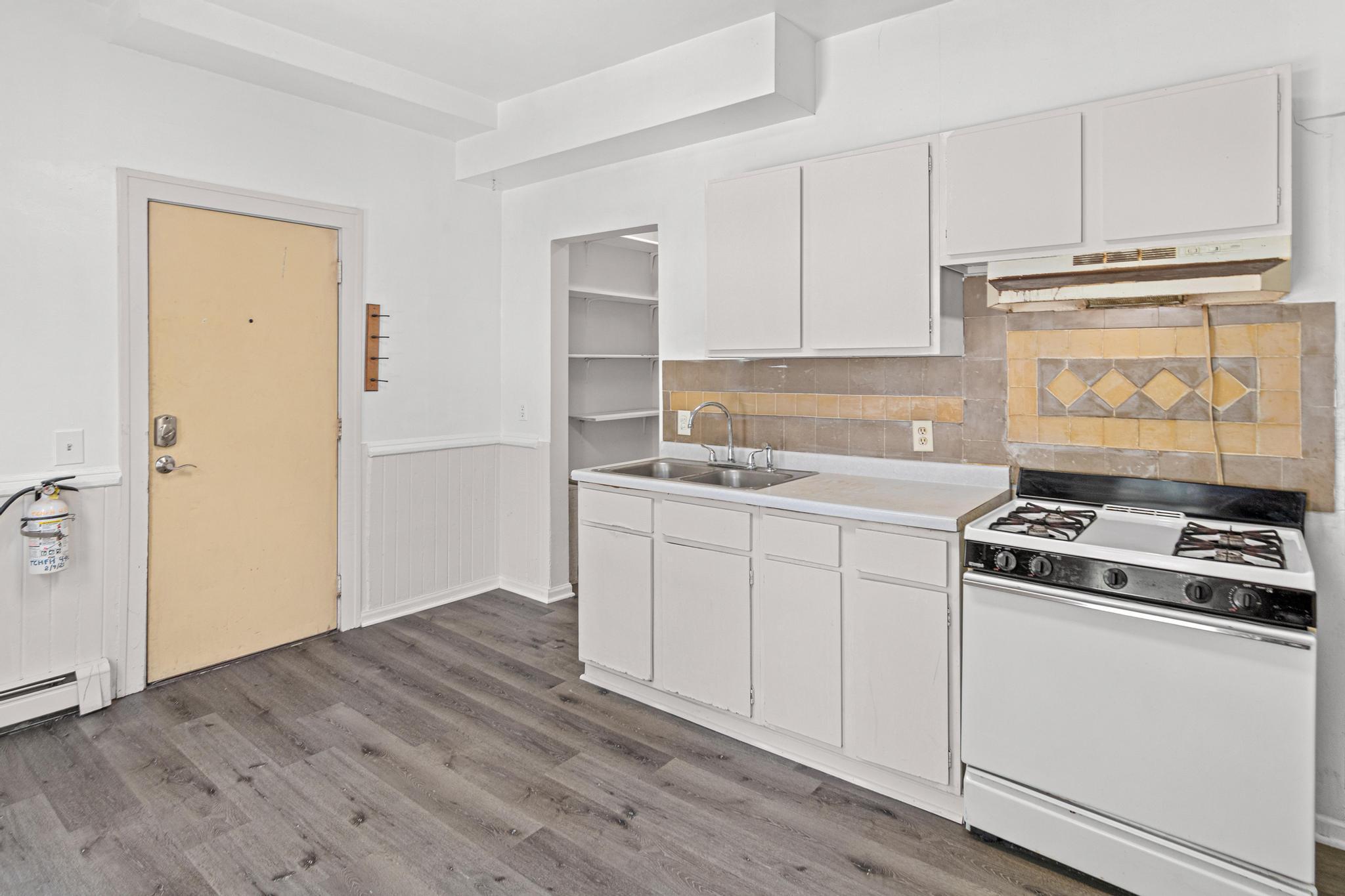 Apt 1 Kitchen