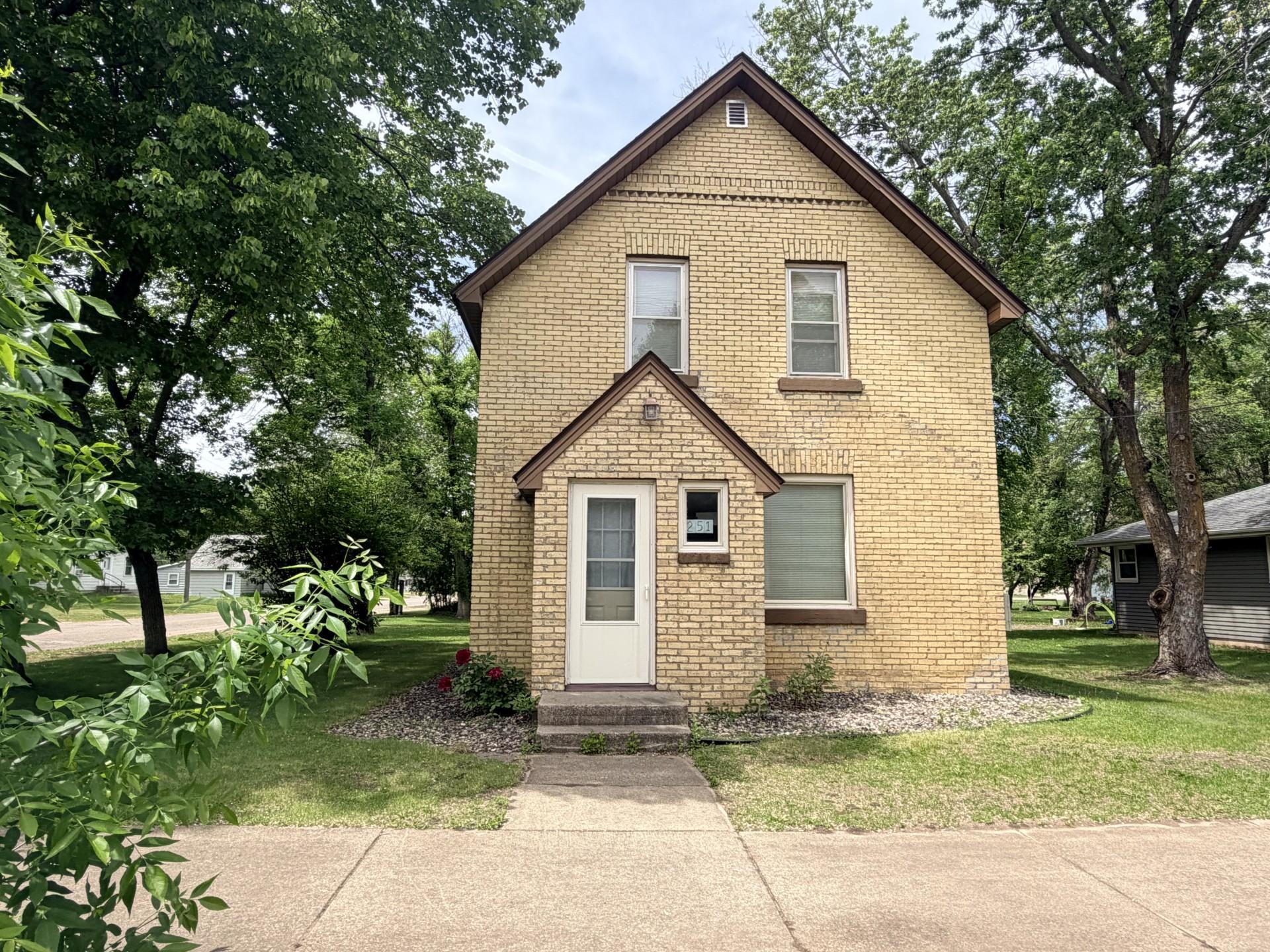 Welcome to 251 Hall Ave SW, Richmond