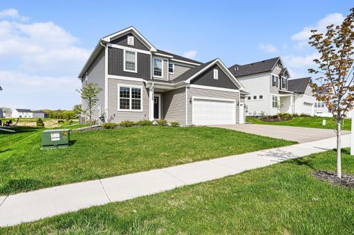 Traditional exterior - Landscaping and foliage with extended driveway