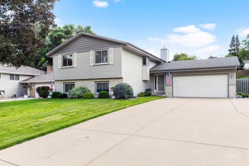 5213 Overlook Drive, Minneapolis, MN 55437