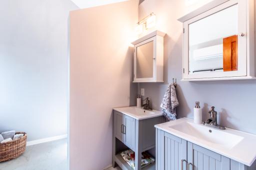 Owner's suite en-suite bathroom has Double Vanities