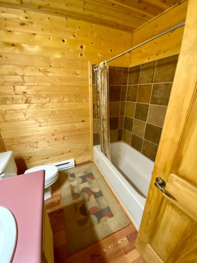 Bath 2 (upper level)