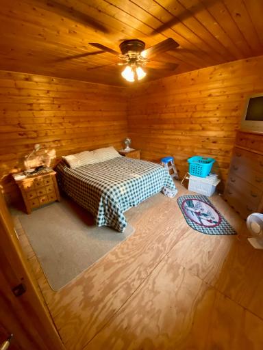 Bedroom 2 (upper level)