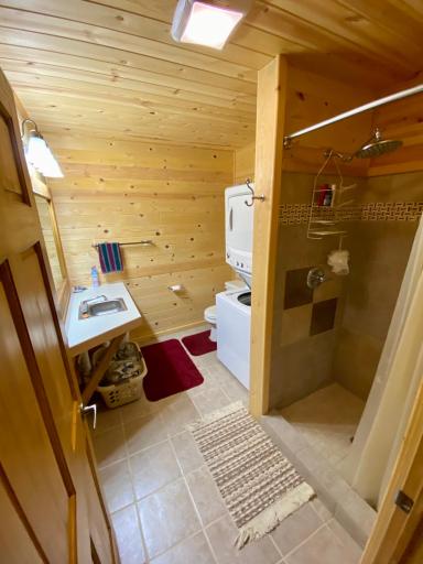 Bath 3/ laundry (lower level)