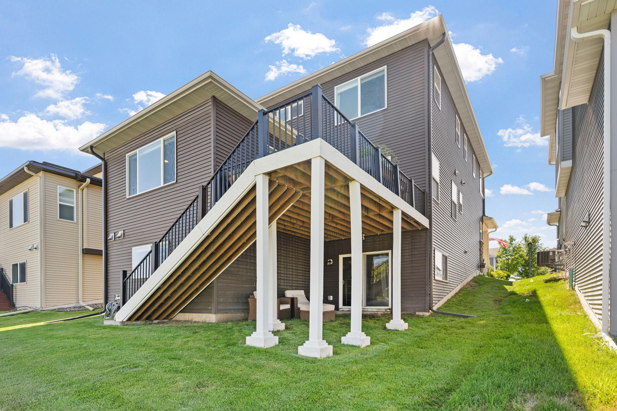 9-web-or-mls-8620 Deerwood Ln N-9.jpg