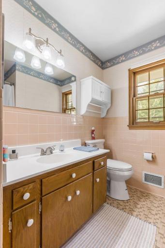 413 Whitegate Lane, Wayzata, MN 55391