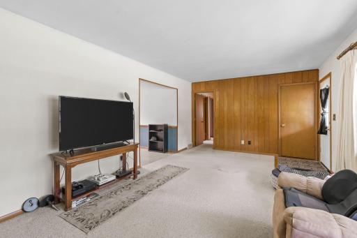 413 Whitegate Lane, Wayzata, MN 55391