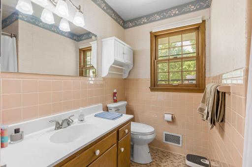 413 Whitegate Lane, Wayzata, MN 55391