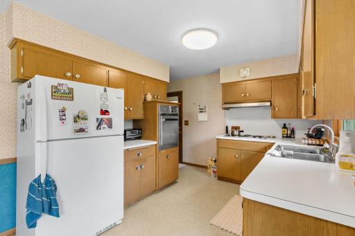 413 Whitegate Lane, Wayzata, MN 55391