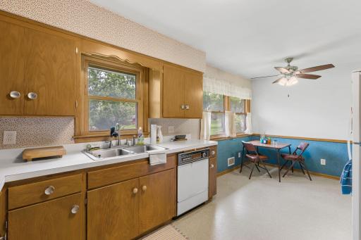 413 Whitegate Lane, Wayzata, MN 55391