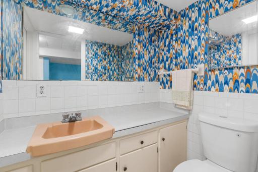 413 Whitegate Lane, Wayzata, MN 55391