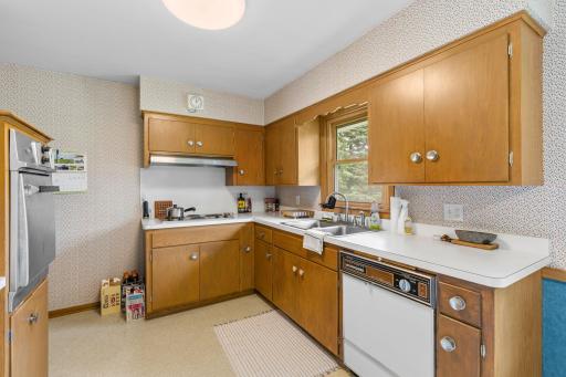 413 Whitegate Lane, Wayzata, MN 55391
