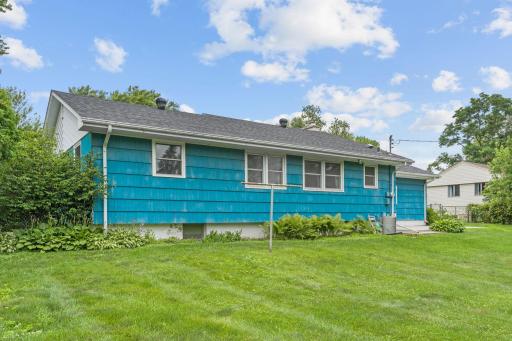 413 Whitegate Lane, Wayzata, MN 55391