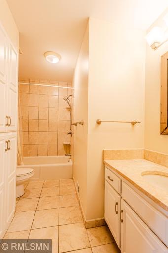 8824 N Maplebrook Court, Minneapolis, MN 55445