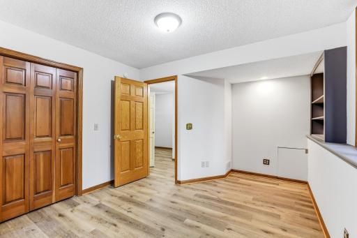 4211 Redding Ridge Drive, Minnetonka, MN 55345