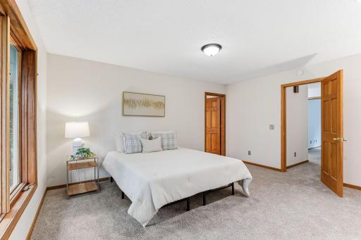 4211 Redding Ridge Drive, Minnetonka, MN 55345