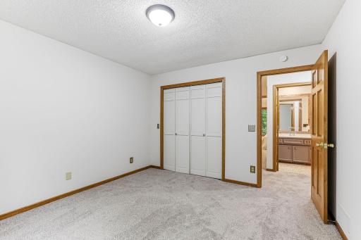 4211 Redding Ridge Drive, Minnetonka, MN 55345