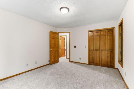 4211 Redding Ridge Drive, Minnetonka, MN 55345