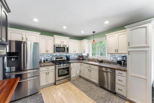 16320 Lake Ridge Drive, Maple Grove, MN 55311
