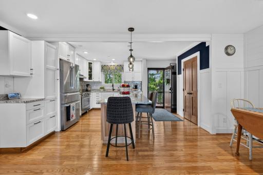 Beautifull updated kitchen looks straight out of a magazine!