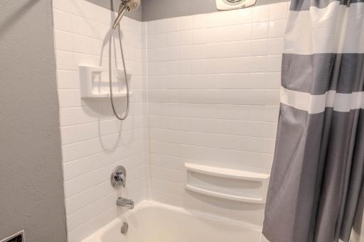 421 S 18th Street S, Moorhead, MN 56560