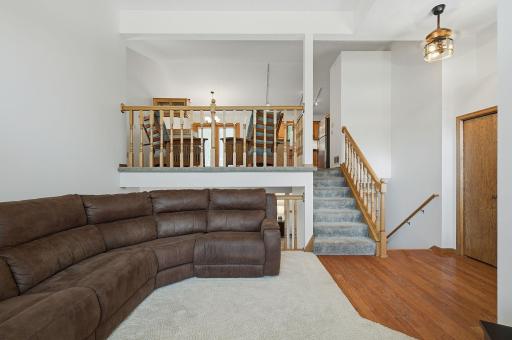 1222 Fallbrook Lane, Woodbury, MN 55125