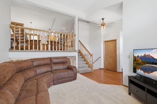 1222 Fallbrook Lane, Woodbury, MN 55125