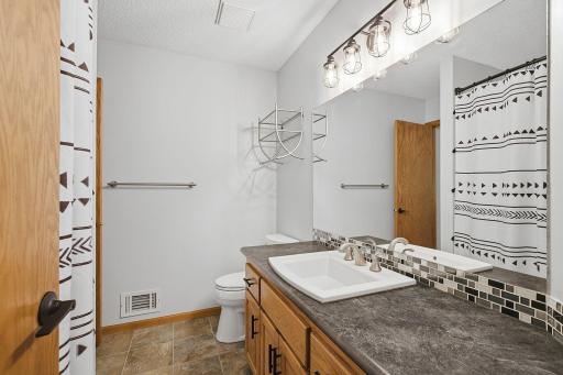 1222 Fallbrook Lane, Woodbury, MN 55125