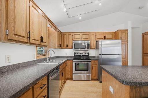 1222 Fallbrook Lane, Woodbury, MN 55125