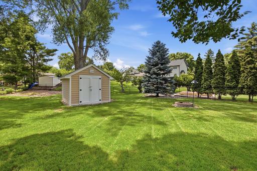 1222 Fallbrook Lane, Woodbury, MN 55125
