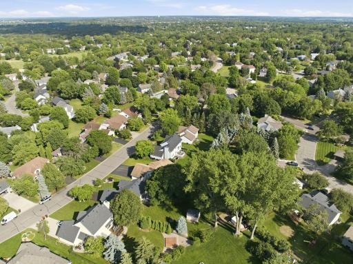 1222 Fallbrook Lane, Woodbury, MN 55125