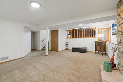 1222 Fallbrook Lane, Woodbury, MN 55125