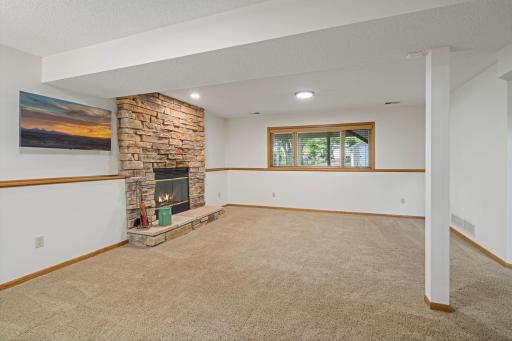 1222 Fallbrook Lane, Woodbury, MN 55125