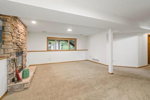1222 Fallbrook Lane, Woodbury, MN 55125