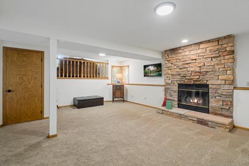 1222 Fallbrook Lane, Woodbury, MN 55125