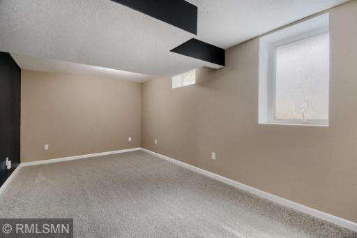 911 5th Street W, Hastings, MN 55033