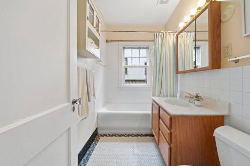 3428 Hennepin Avenue S, Minneapolis, MN 55408