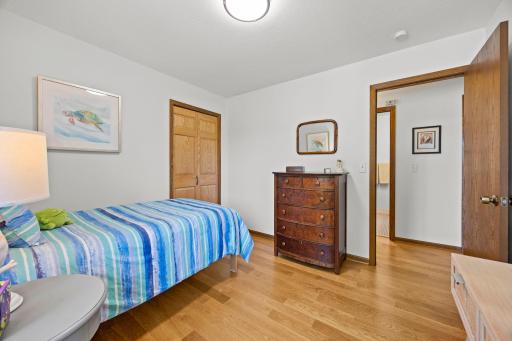 42-web-or-mls-11825 44th Ave N-344.jpg