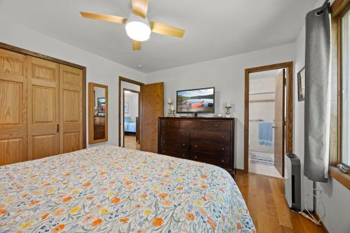 36-web-or-mls-11825 44th Ave N-359.jpg
