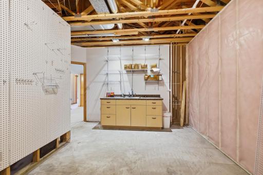 8117 Xerxes Circle, Bloomington, MN 55431