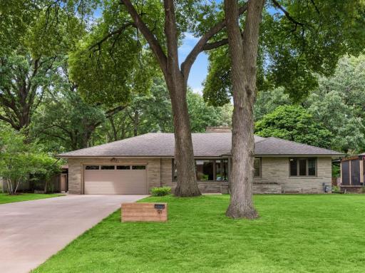 91 Mid Oaks Lane, Saint Paul, MN 55113