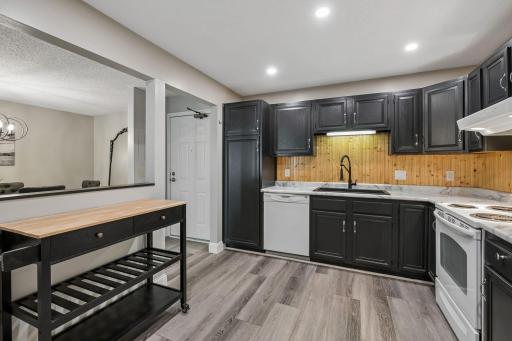 10540 43rd Avenue N, 103, Minneapolis, MN 55442